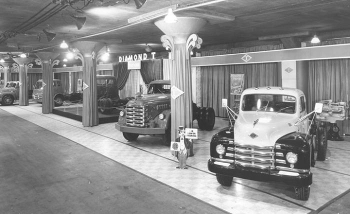 1953-Chicago-Auto-Show-2