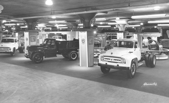 1953-Chicago-Auto-Show